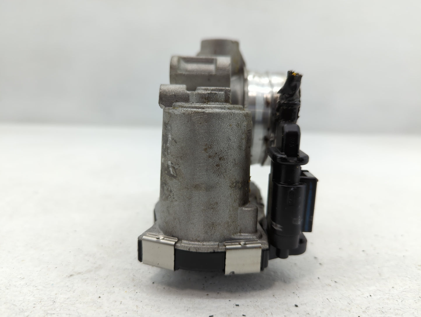 2016-2021 Chevrolet Malibu Throttle Body P/N:12671379AA Fits Fits 2016 2017 2018 2019 2020 2021 2022 OEM Used Auto Parts - O