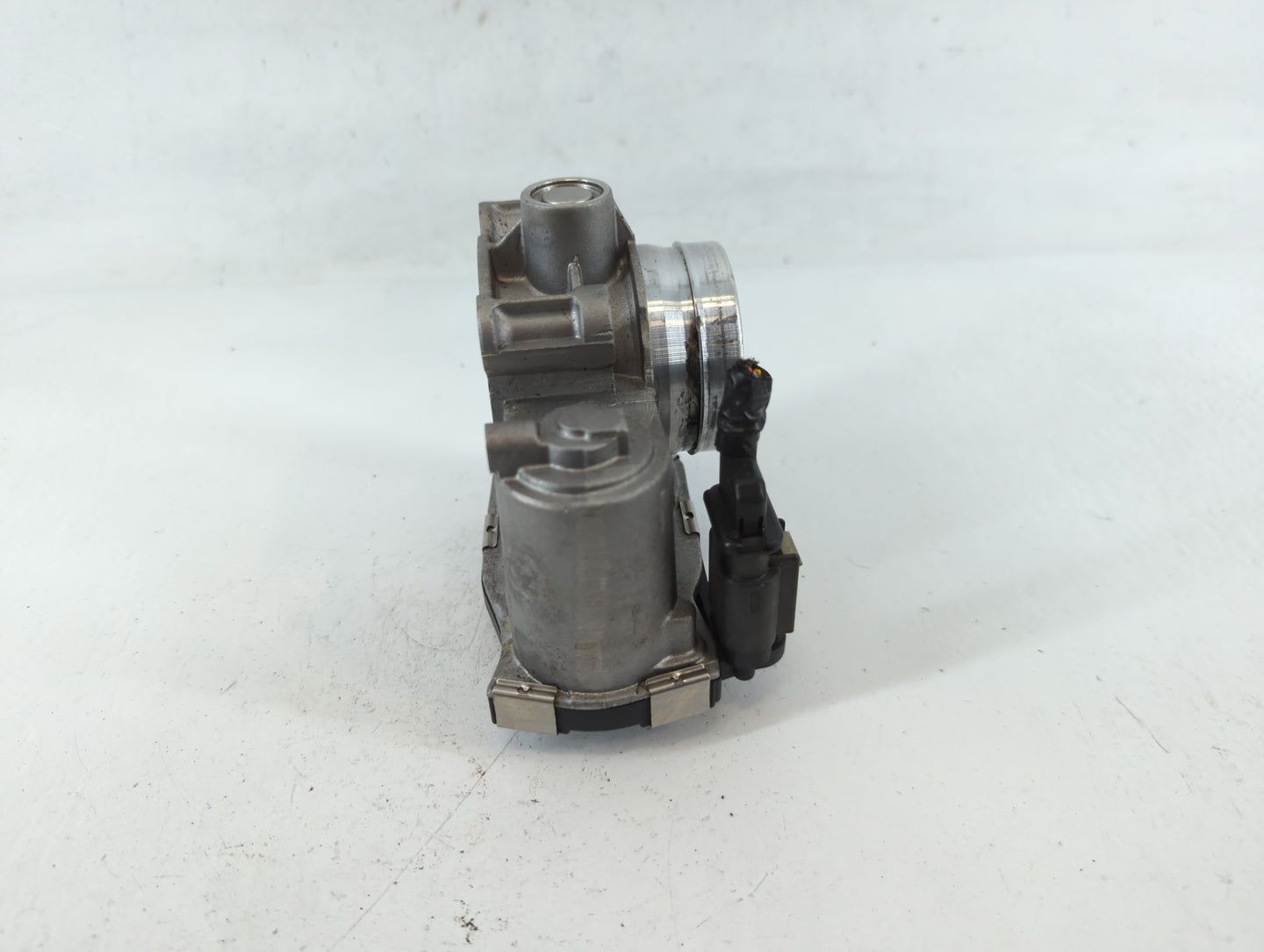 2016-2021 Chevrolet Malibu Throttle Body P/N:12671379AA Fits Fits 2016 2017 2018 2019 2020 2021 2022 OEM Used Auto Parts - O