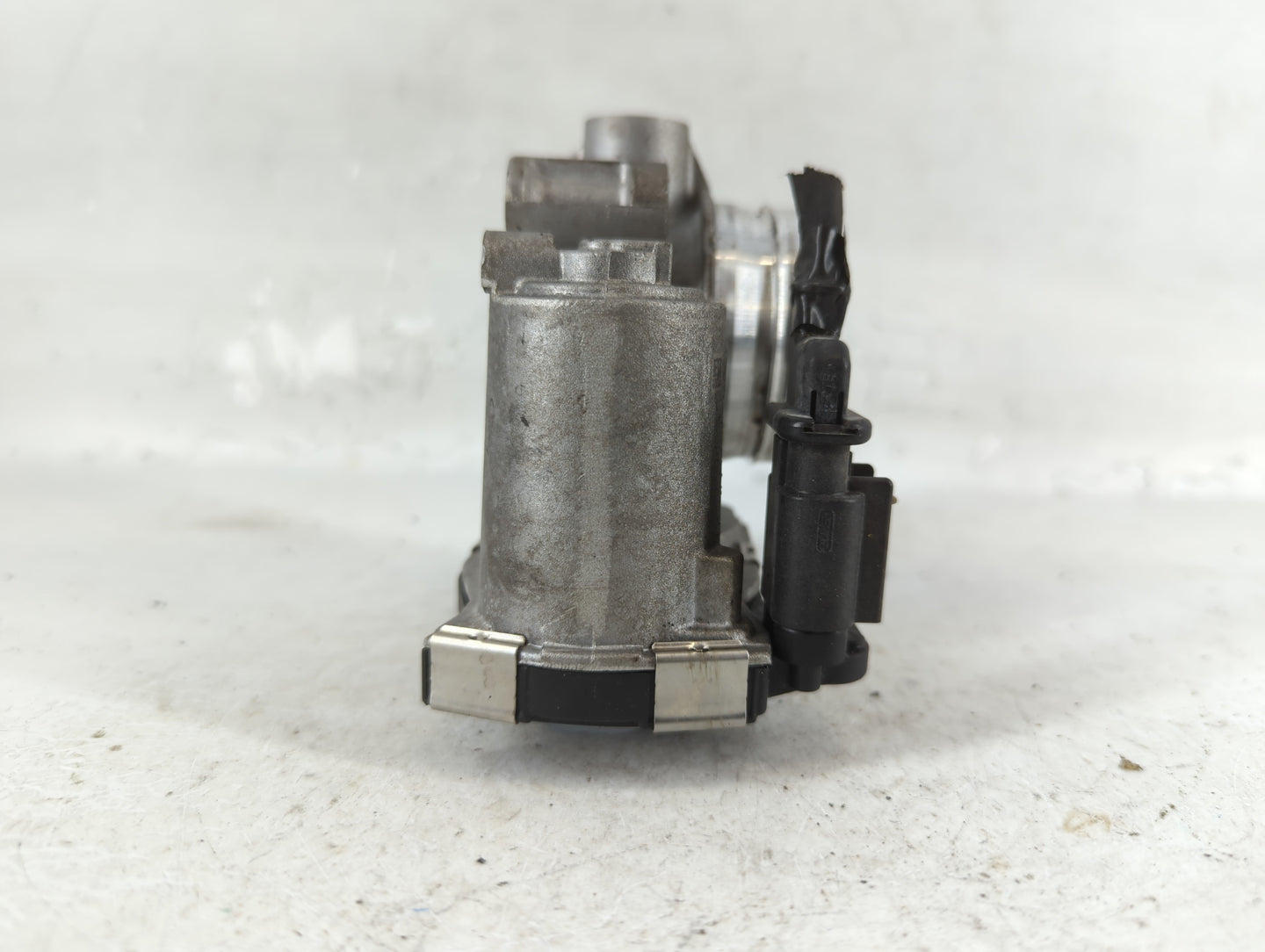 2016-2021 Chevrolet Malibu Throttle Body P/N:12671379AA Fits Fits 2016 2017 2018 2019 2020 2021 2022 OEM Used Auto Parts - O