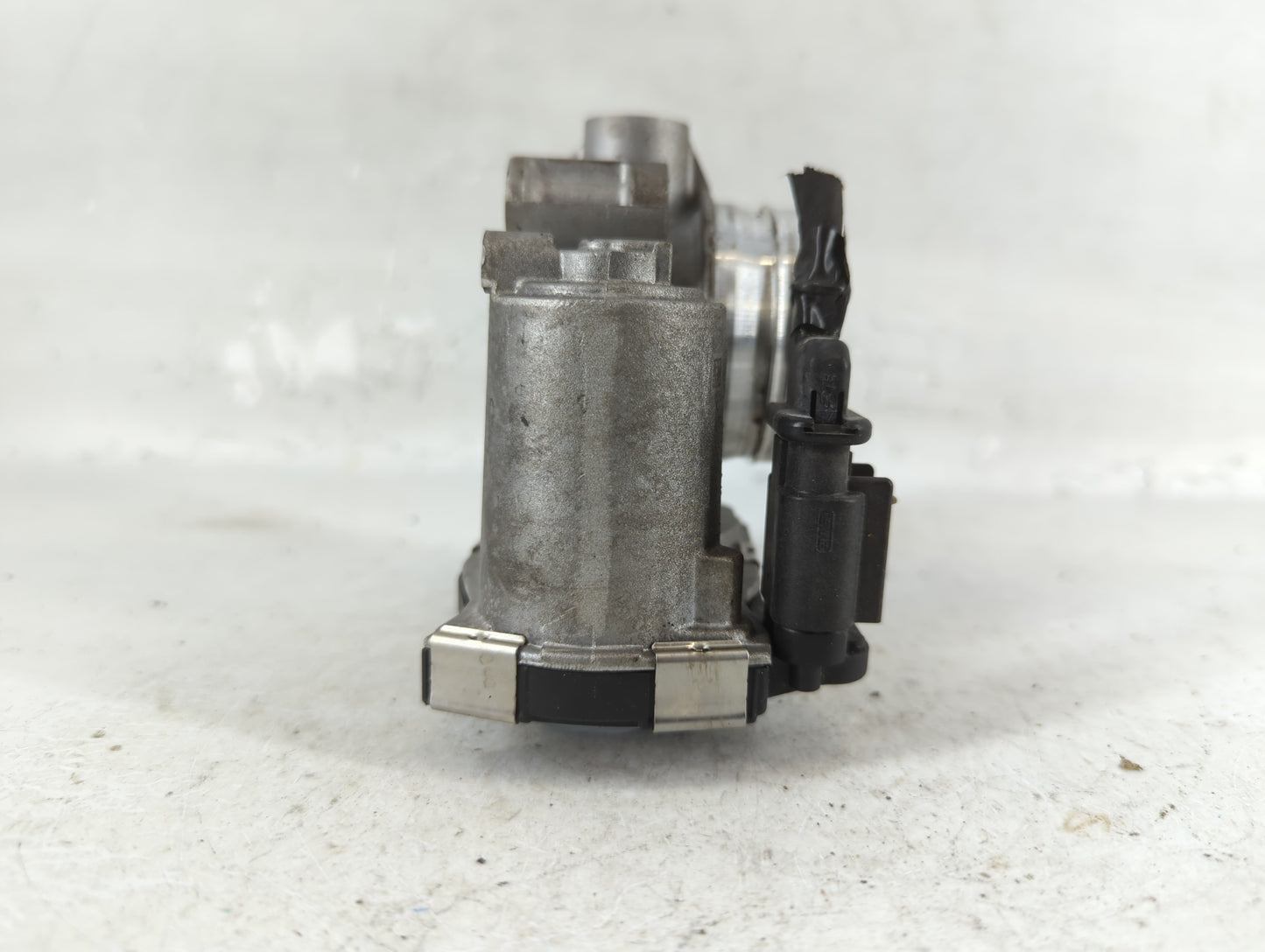 2016-2021 Chevrolet Malibu Throttle Body P/N:12671379AA Fits Fits 2016 2017 2018 2019 2020 2021 2022 OEM Used Auto Parts - O