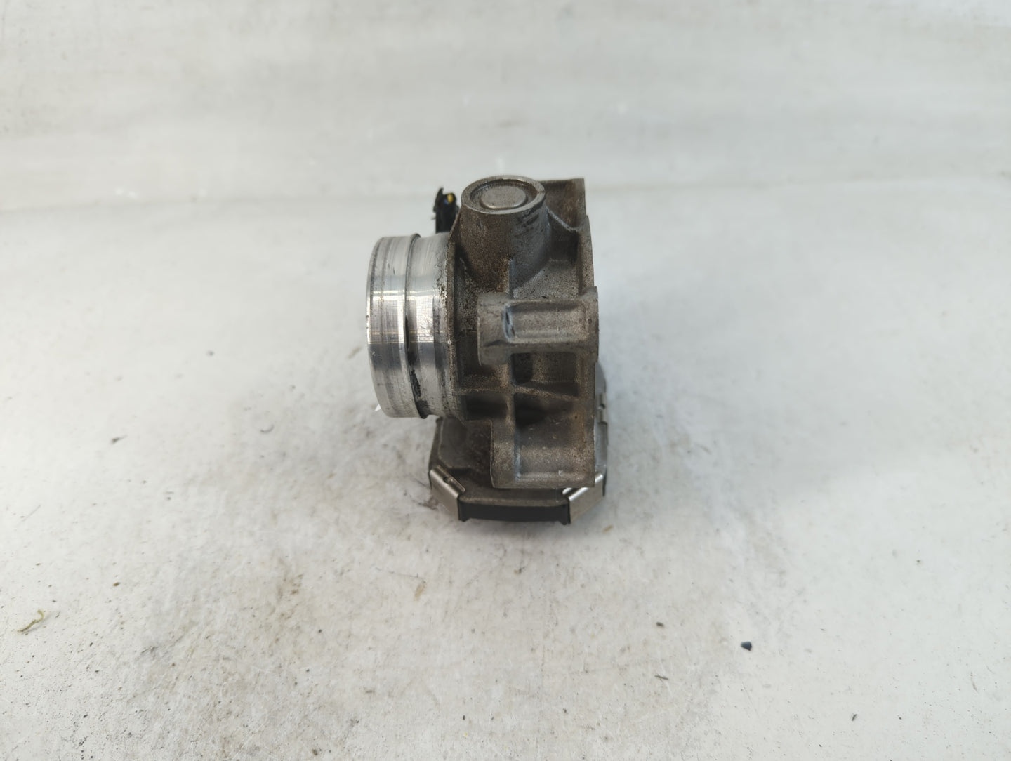 2016-2021 Chevrolet Malibu Throttle Body P/N:12671379AA Fits Fits 2016 2017 2018 2019 2020 2021 2022 OEM Used Auto Parts - O