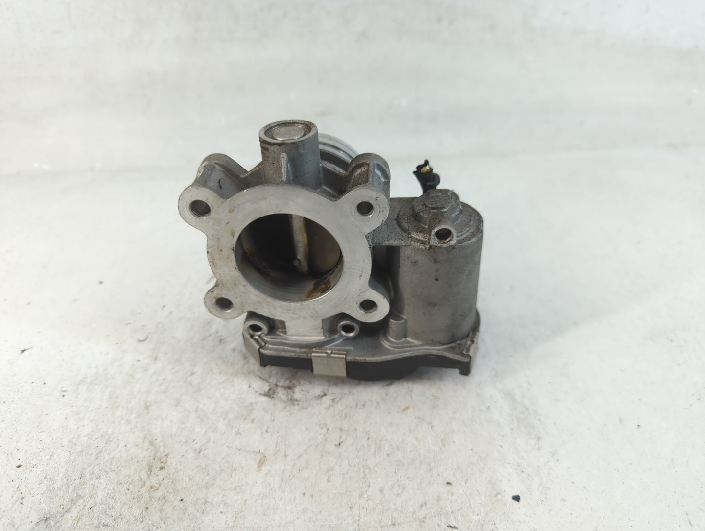 2016-2021 Chevrolet Malibu Throttle Body P/N:12671379AA Fits Fits 2016 2017 2018 2019 2020 2021 2022 OEM Used Auto Parts - O