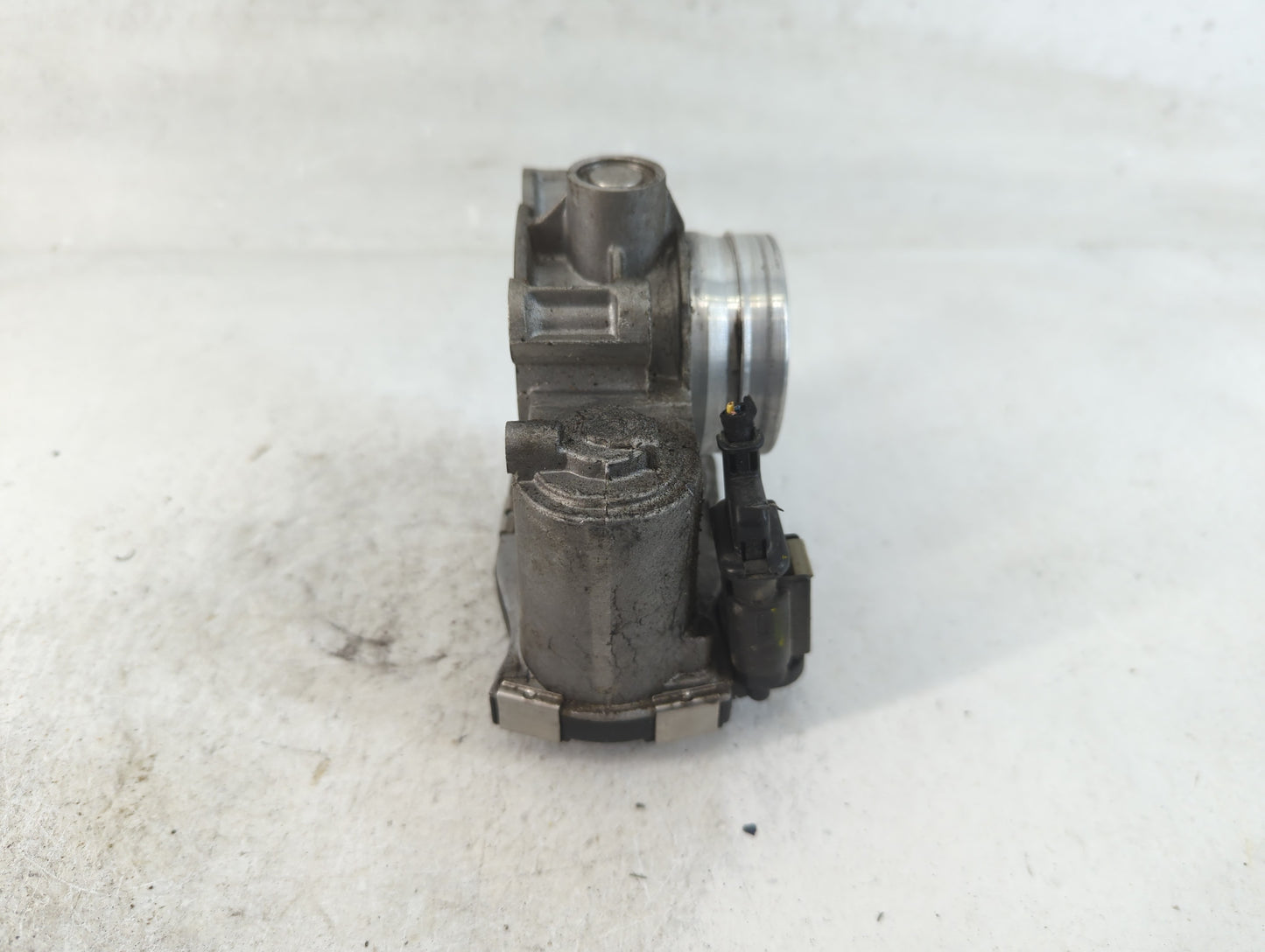 2016-2021 Chevrolet Malibu Throttle Body P/N:12671379AA Fits Fits 2016 2017 2018 2019 2020 2021 2022 OEM Used Auto Parts - O
