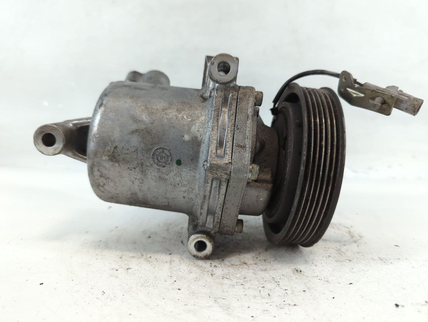 2017 Chevrolet Malibu Alternator Replacement Generator Charging Assembly Engine OEM P/N:7813A983 Fits OEM Used Auto Parts - 