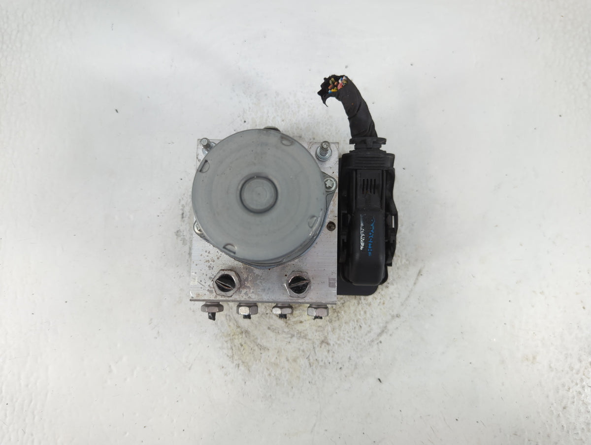 2017 Chevrolet Malibu Anti-Lock Brake ABS Pump Module Actuator OEM P/N:2450402 8413 9399 Fits OEM Used Auto Parts - Oemuseda