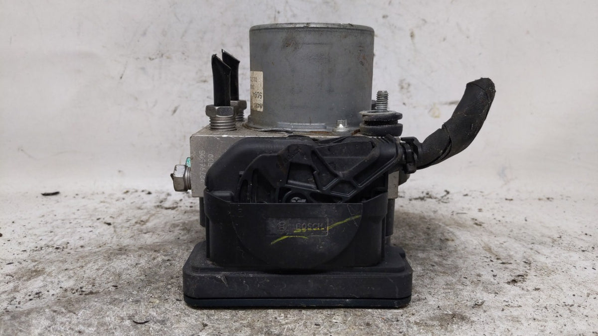 2017 Chevrolet Malibu Anti-Lock Brake ABS Pump Module Actuator OEM P/N:2265106527 Fits OEM Used Auto Parts - Oemusedautopart