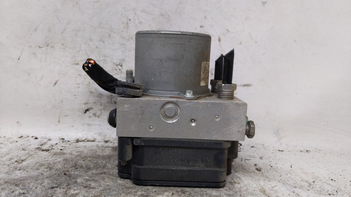 2017 Chevrolet Malibu Anti-Lock Brake ABS Pump Module Actuator OEM P/N:2265106527 Fits OEM Used Auto Parts - Oemusedautopart