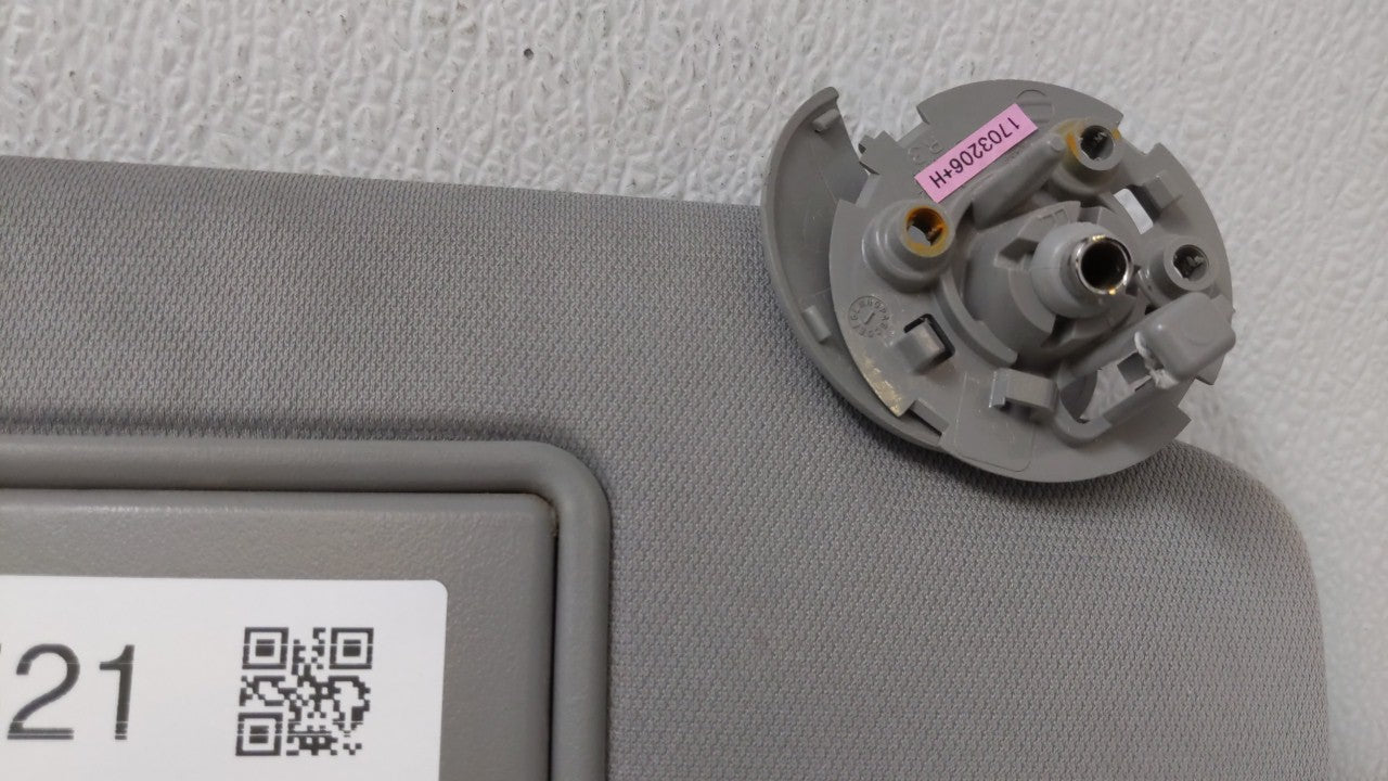 2017 Chevrolet Malibu Sun Visor Shade Replacement Passenger Right Mirror Fits Fits 2016 2018 2019 OEM Used Auto Parts - Oemu