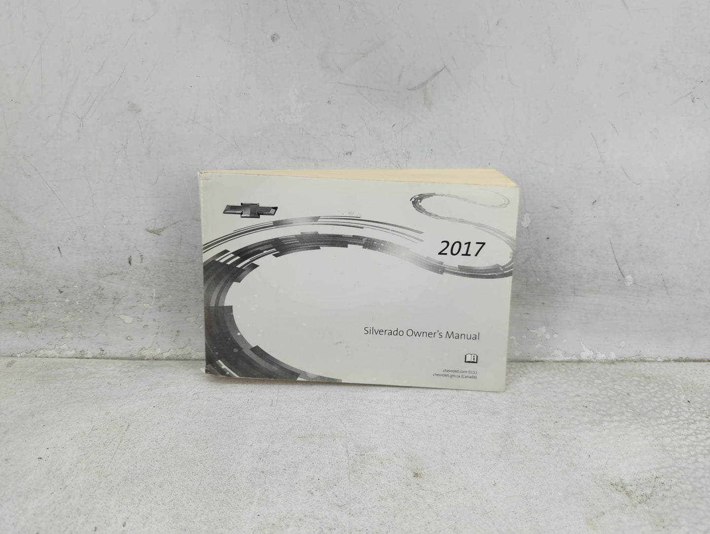 2017 Chevrolet Silverado Owners Manual Book Guide P/N:23476161 OEM Used Auto Parts - Oemusedautoparts1.com