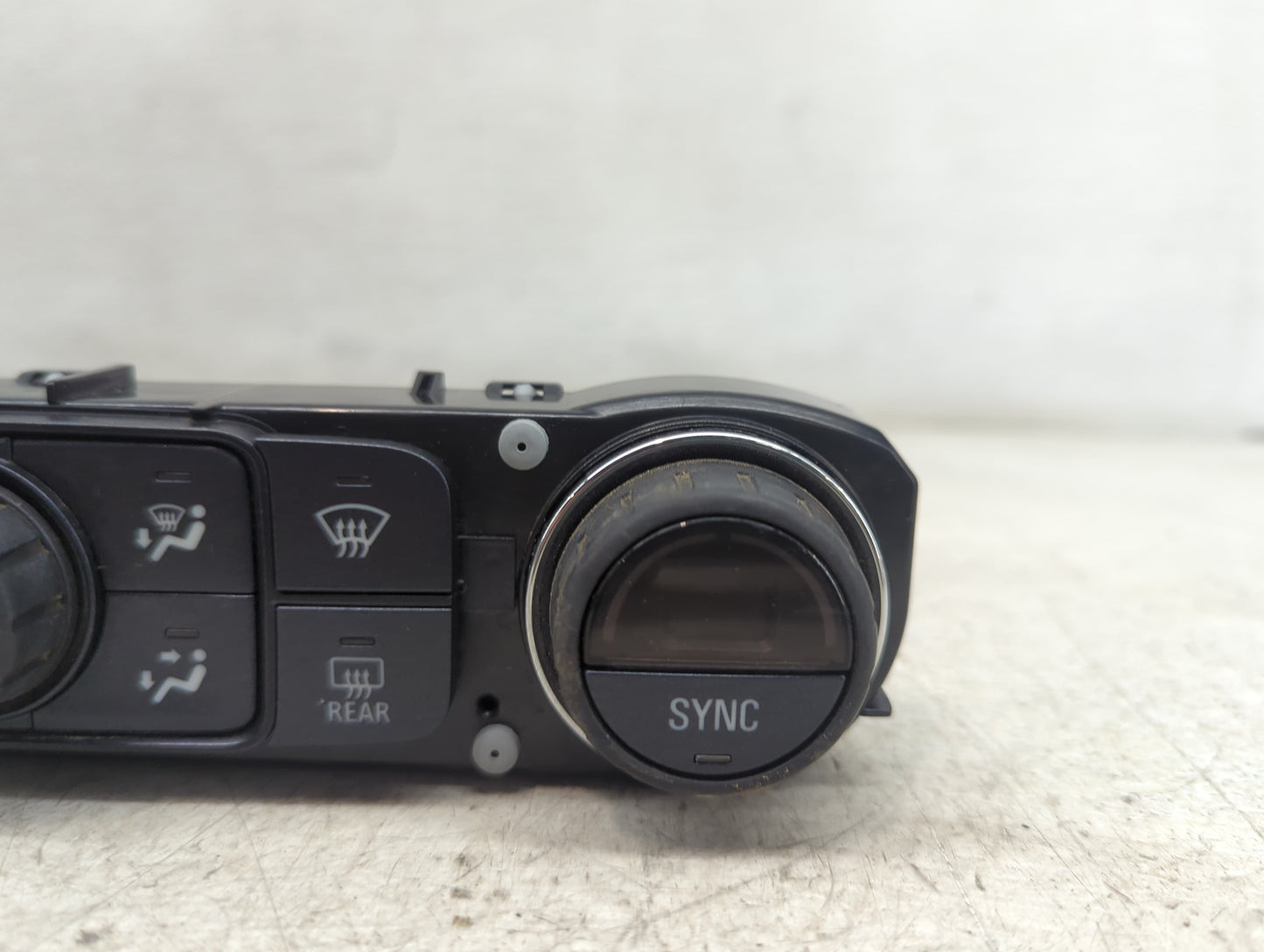 2014-2019 Chevrolet Silverado Climate Control Module Temperature AC/Heater Replacement P/N:84164476 Fits OEM Used Auto Parts
