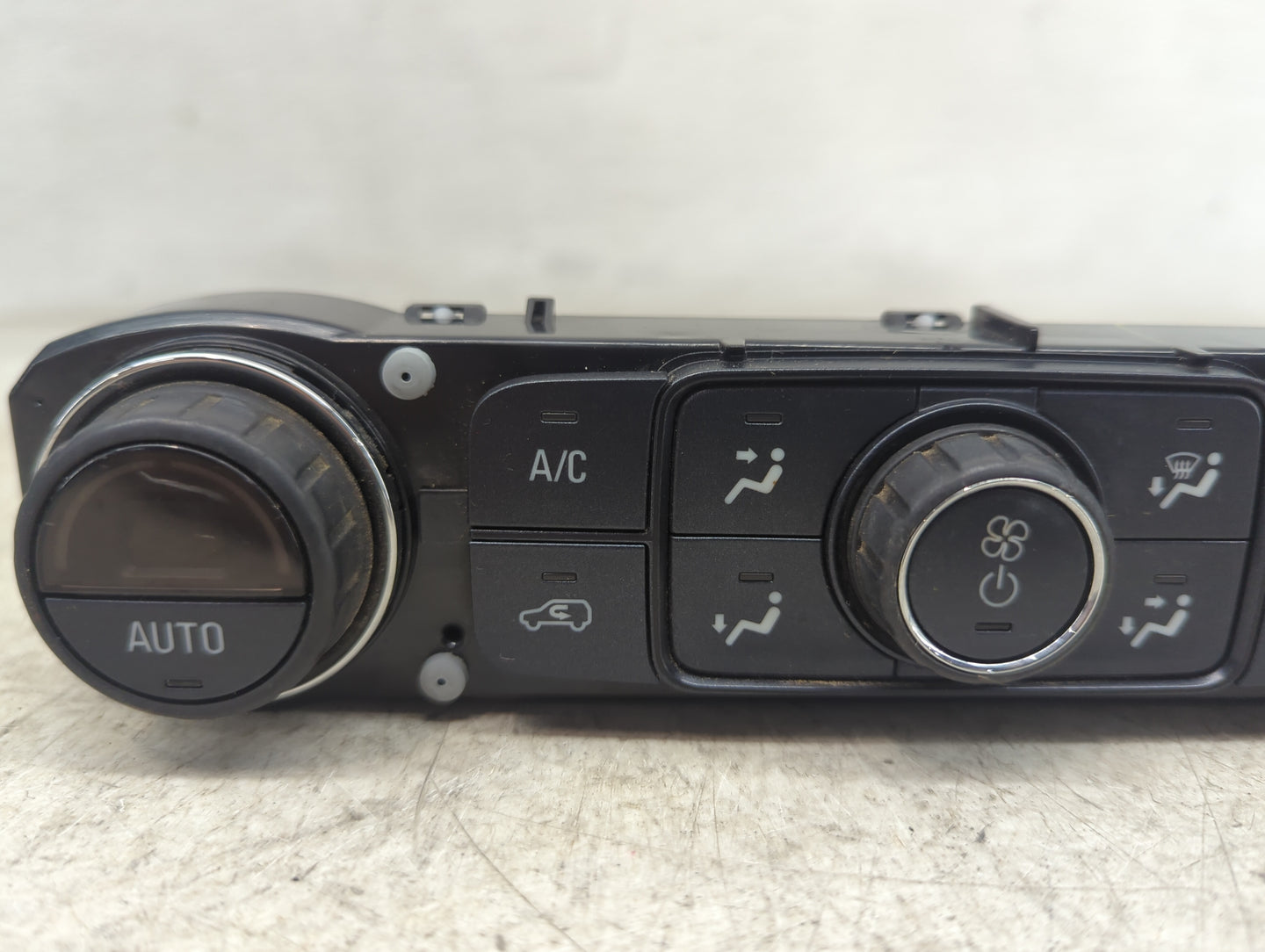 2014-2019 Chevrolet Silverado Climate Control Module Temperature AC/Heater Replacement P/N:84164476 Fits OEM Used Auto Parts