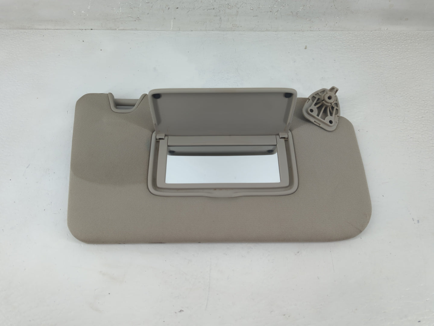 2014-2019 Chevrolet Silverado 1500 Sun Visor Shade Replacement Passenger Right Mirror Fits Fits 2014 2015 2016 2017 2018 201