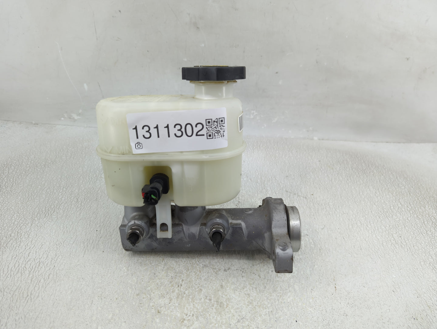 2014-2019 Chevrolet Silverado 1500 Brake Master Cylinder - Oemusedautoparts1.com