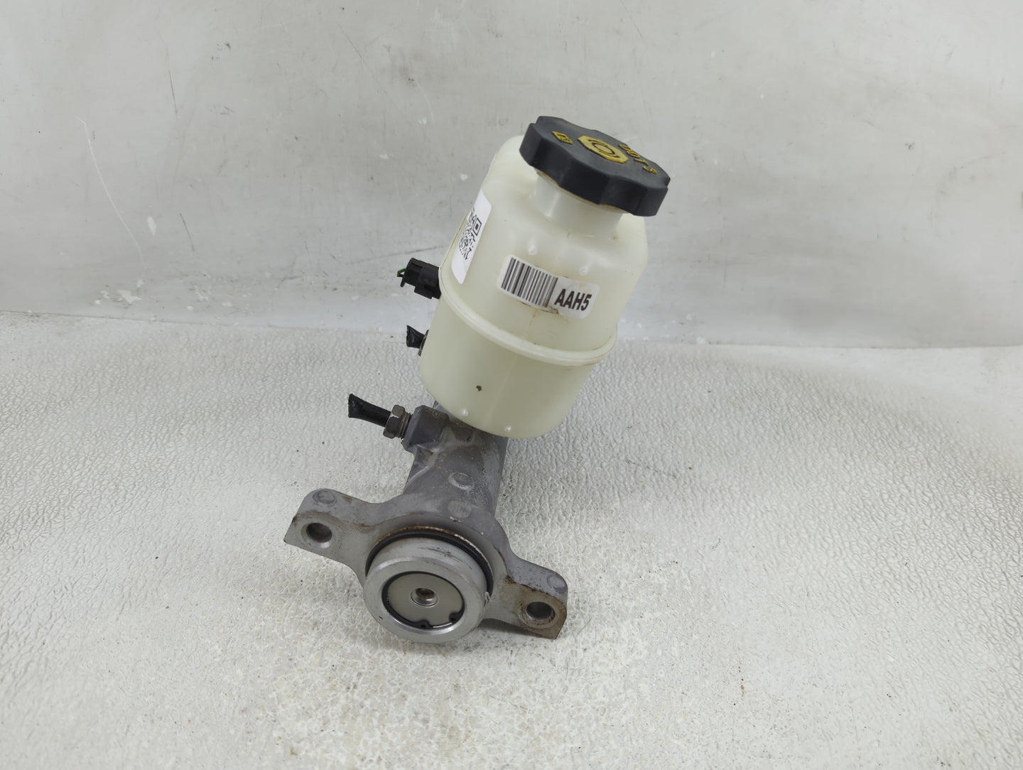 2014-2019 Chevrolet Silverado 1500 Brake Master Cylinder - Oemusedautoparts1.com