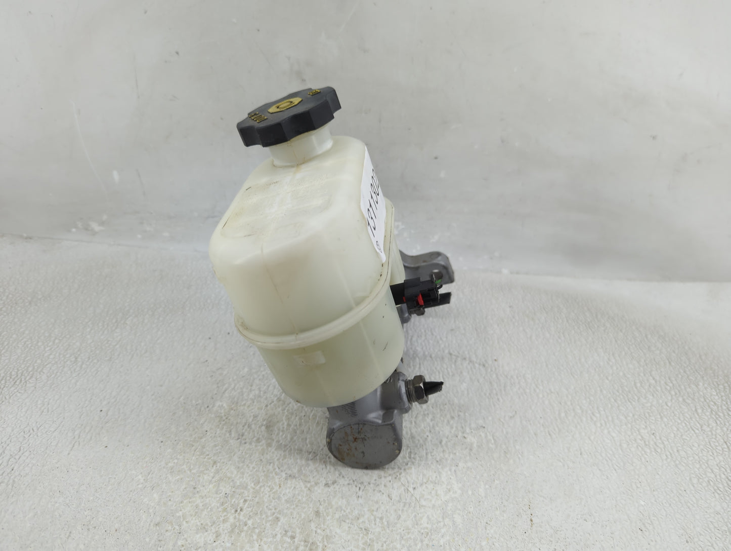 2014-2019 Chevrolet Silverado 1500 Brake Master Cylinder - Oemusedautoparts1.com
