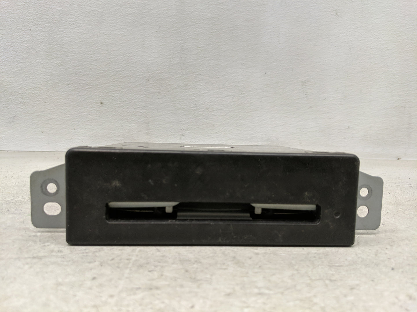 2017-2018 Chevrolet Silverado 1500 Radio AM FM Cd Player Receiver Replacement P/N:84016435 Fits Fits 2017 2018 2019 OEM Used