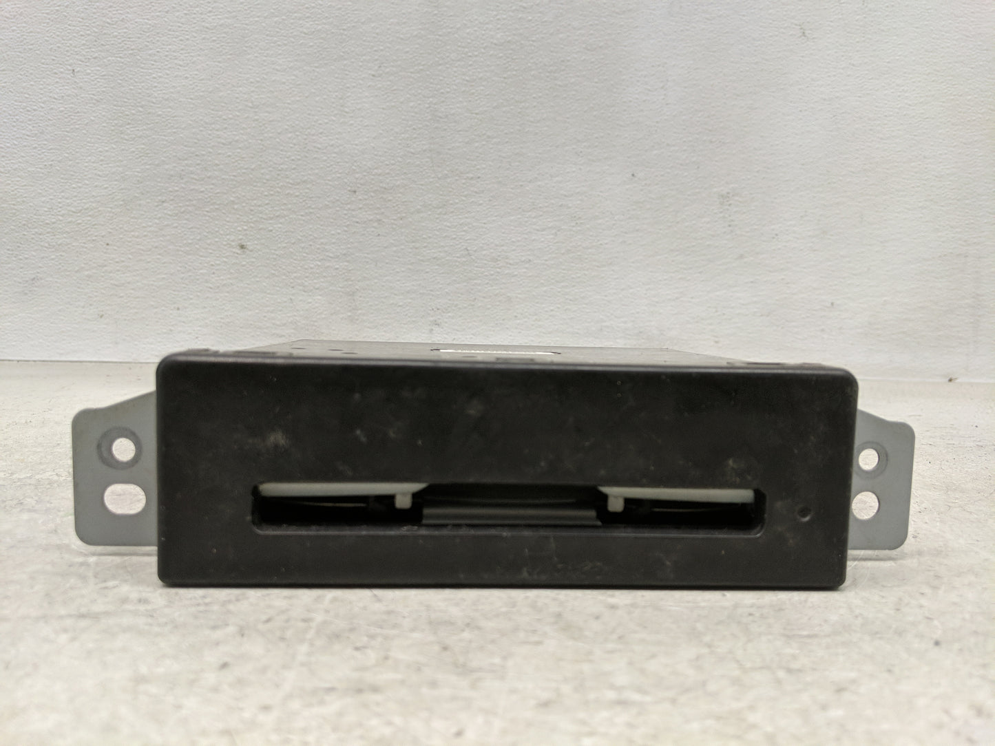 2017-2018 Chevrolet Silverado 1500 Radio AM FM Cd Player Receiver Replacement P/N:84016435 Fits Fits 2017 2018 2019 OEM Used