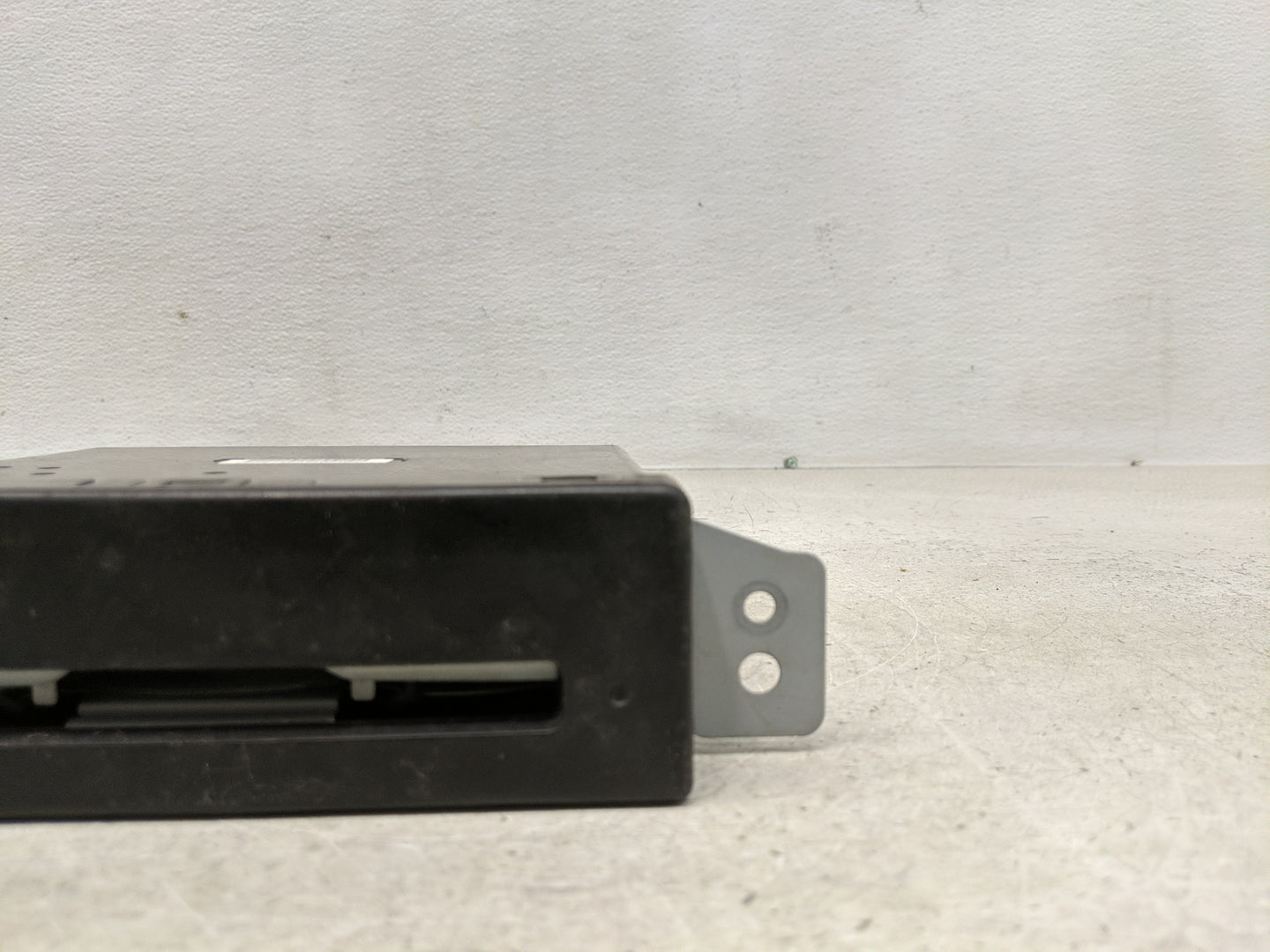 2017-2018 Chevrolet Silverado 1500 Radio AM FM Cd Player Receiver Replacement P/N:84016435 Fits Fits 2017 2018 2019 OEM Used