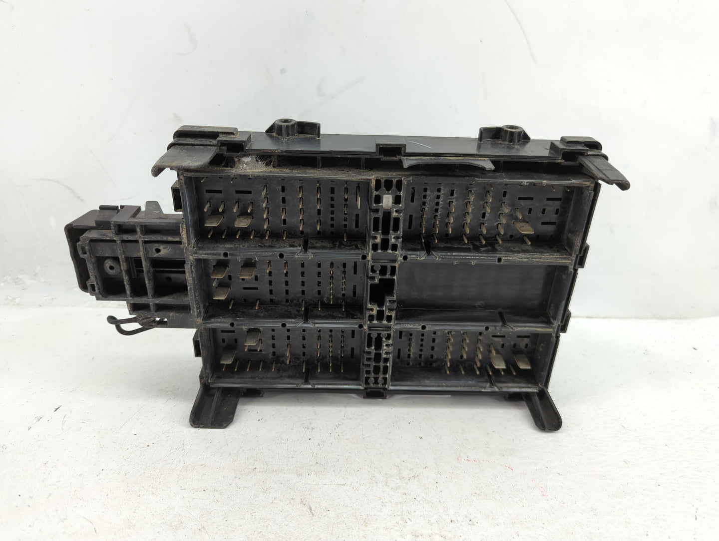 2016-2018 Chevrolet Silverado 1500 Fusebox Fuse Box Panel Relay Module P/N:23387799 Fits Fits 2016 2017 2018 OEM Used Auto P