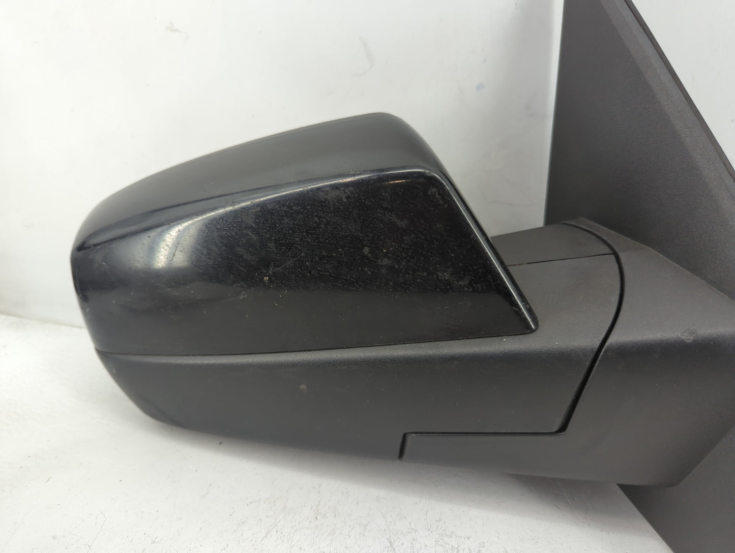 2014-2019 Chevrolet Silverado 1500 Passenger Side View Mirror - Right Door Mirror OEM Used - Oemusedautoparts1.com