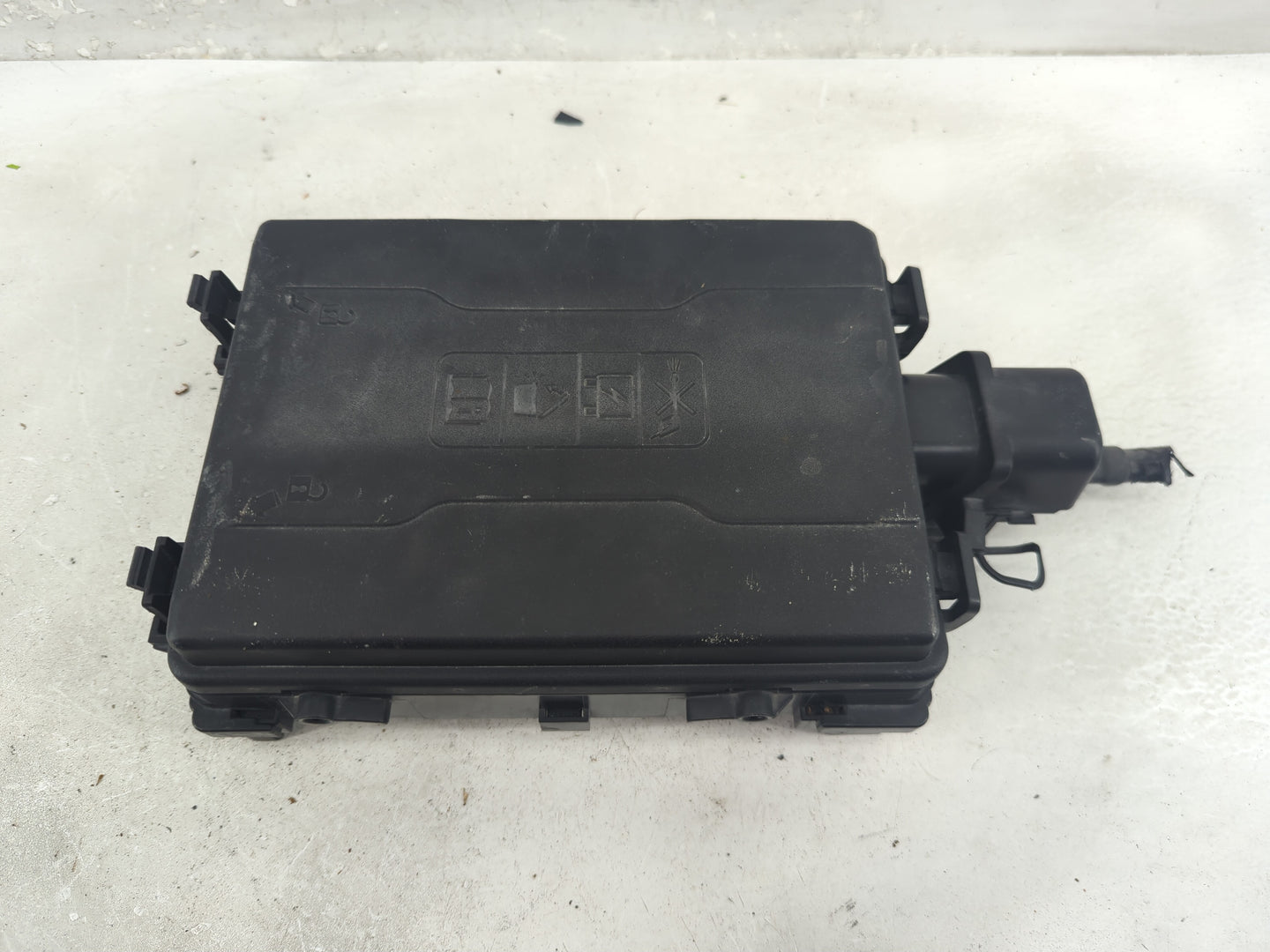 2016-2018 Chevrolet Silverado 1500 Fusebox Fuse Box Panel Relay Module P/N:23387799 Fits Fits 2016 2017 2018 OEM Used Auto P