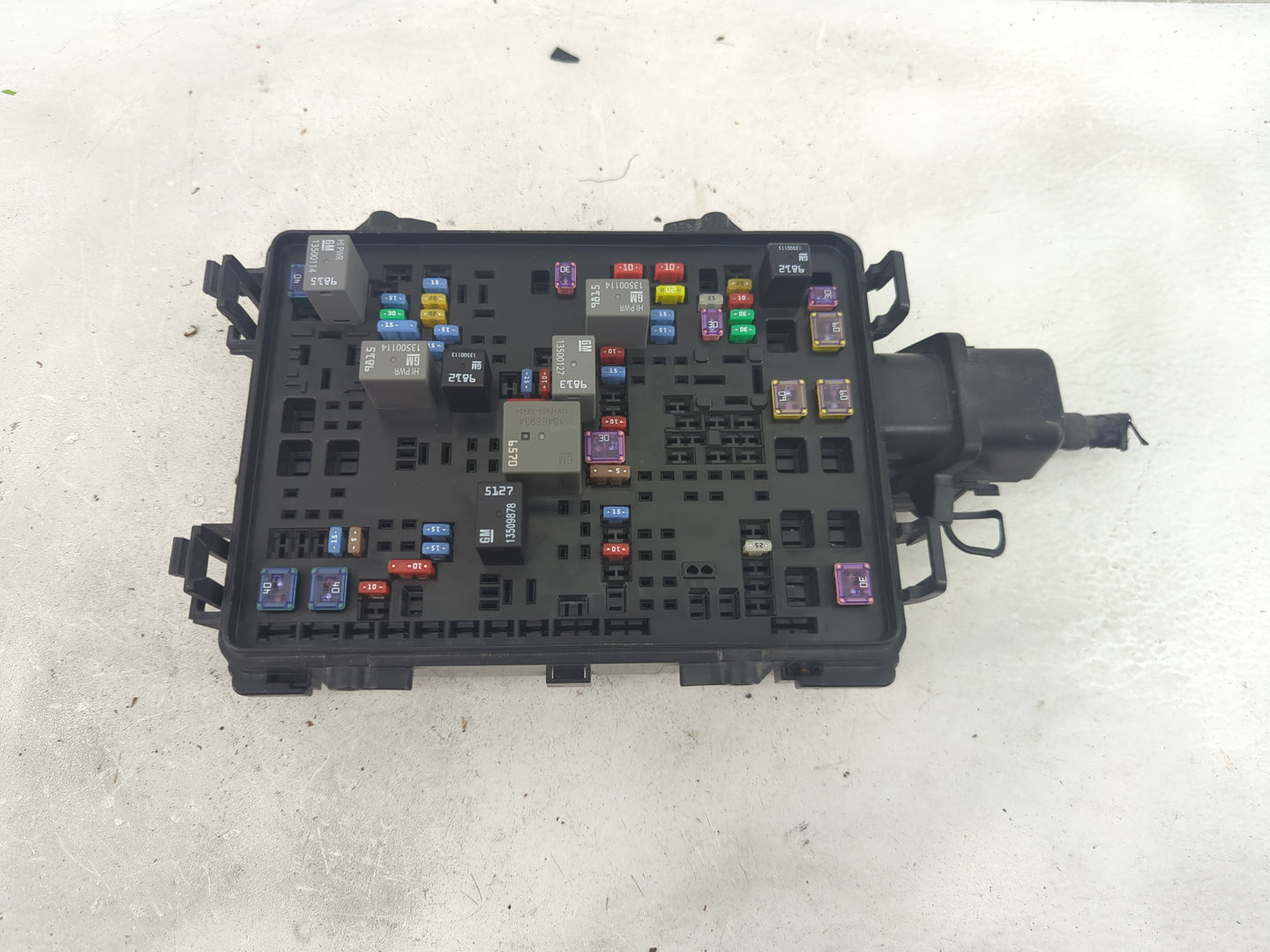 2016-2018 Chevrolet Silverado 1500 Fusebox Fuse Box Panel Relay Module P/N:23387799 Fits Fits 2016 2017 2018 OEM Used Auto P