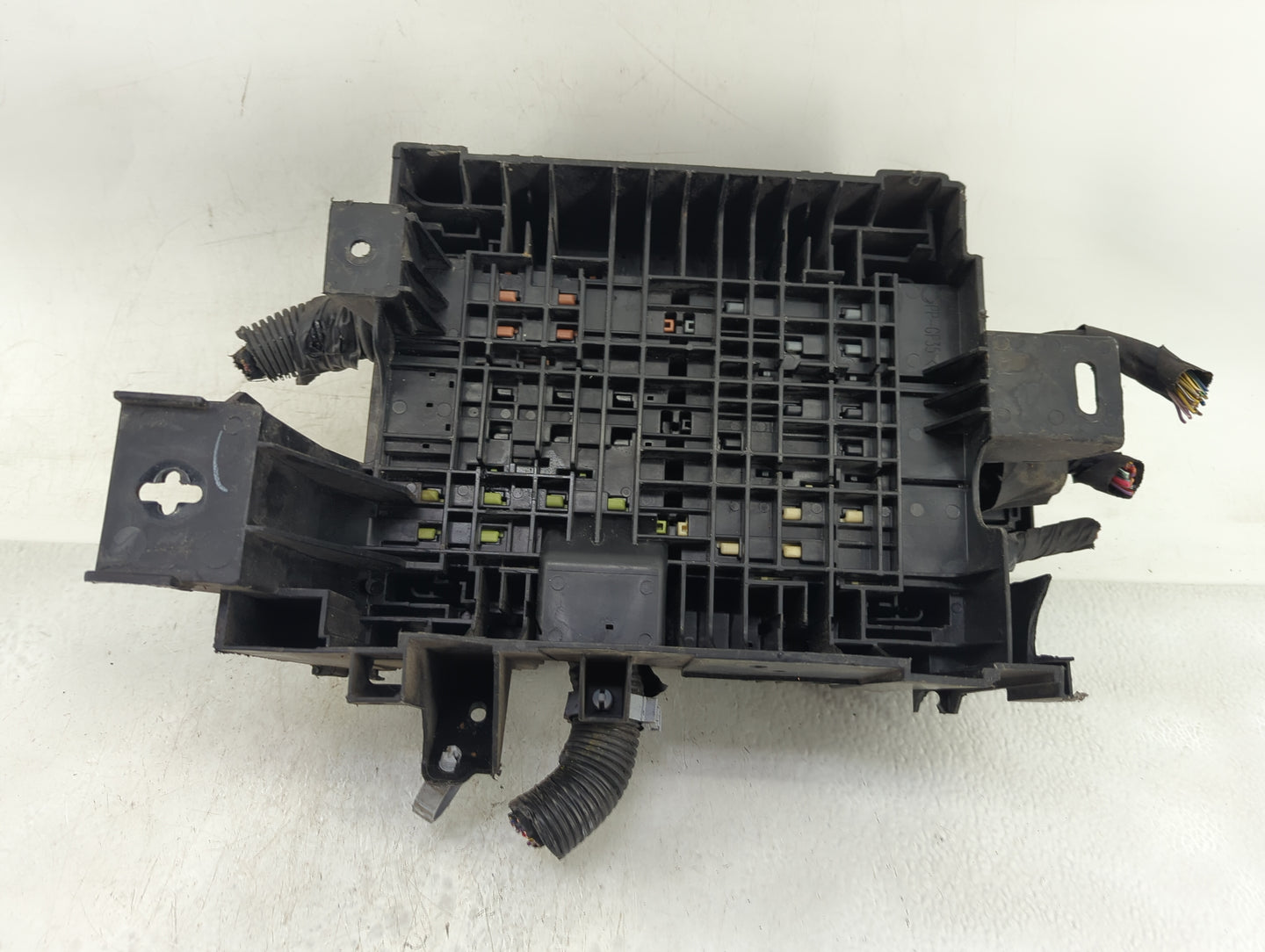 2016-2018 Chevrolet Silverado 1500 Fusebox Fuse Box Panel Relay Module Fits Fits 2016 2017 2018 OEM Used Auto Parts - Oemuse