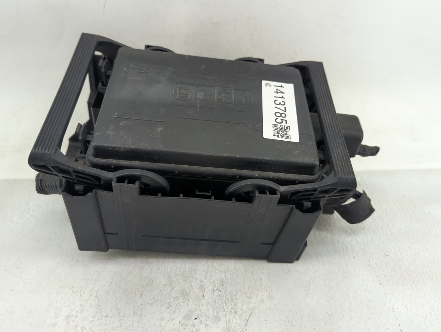 2017-2019 Chevrolet Silverado 1500 Fusebox Fuse Box Panel Relay Module P/N:84075777_02 Fits Fits 2017 2018 2019 OEM Used Aut