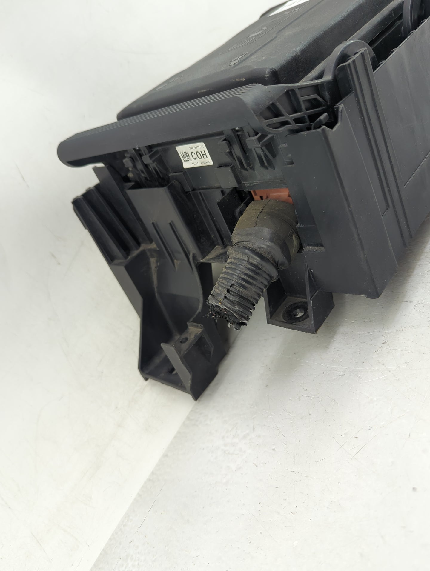 2017-2019 Chevrolet Silverado 1500 Fusebox Fuse Box Panel Relay Module P/N:84075777_02 Fits Fits 2017 2018 2019 OEM Used Aut