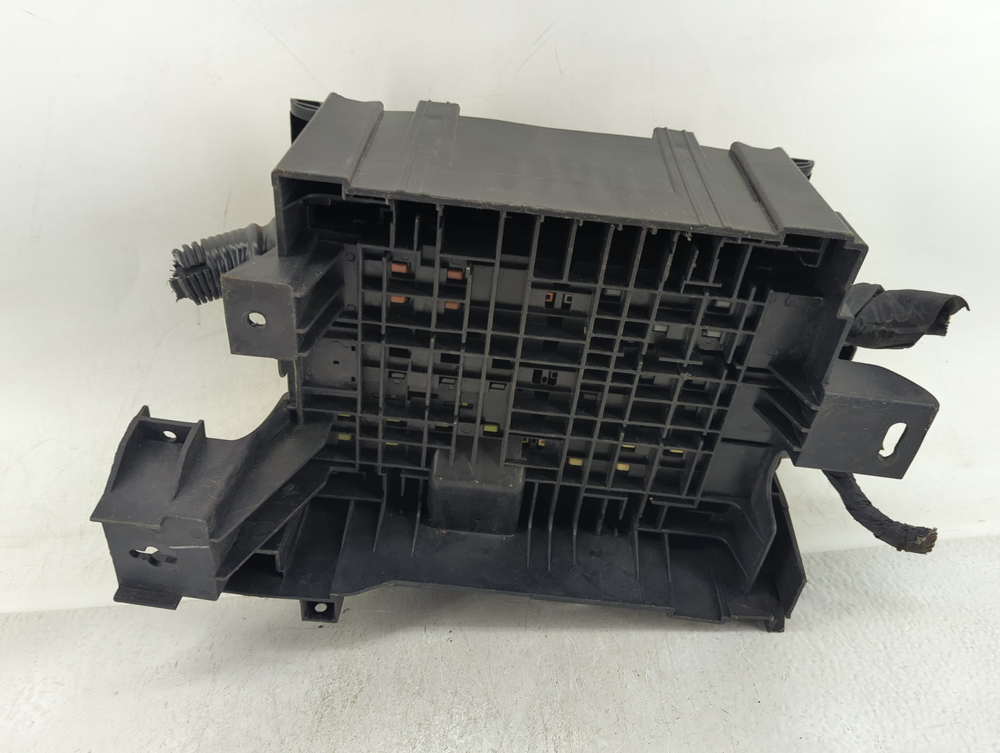 2017-2019 Chevrolet Silverado 1500 Fusebox Fuse Box Panel Relay Module P/N:84075777_02 Fits Fits 2017 2018 2019 OEM Used Aut