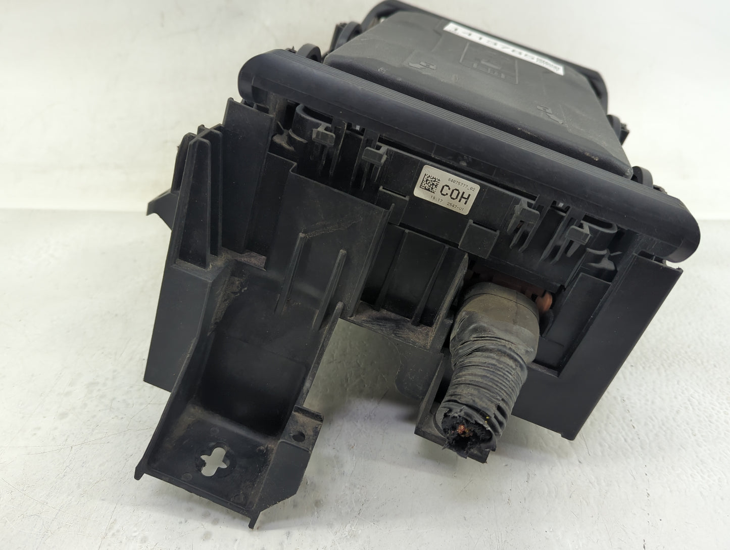 2017-2019 Chevrolet Silverado 1500 Fusebox Fuse Box Panel Relay Module P/N:84075777_02 Fits Fits 2017 2018 2019 OEM Used Aut