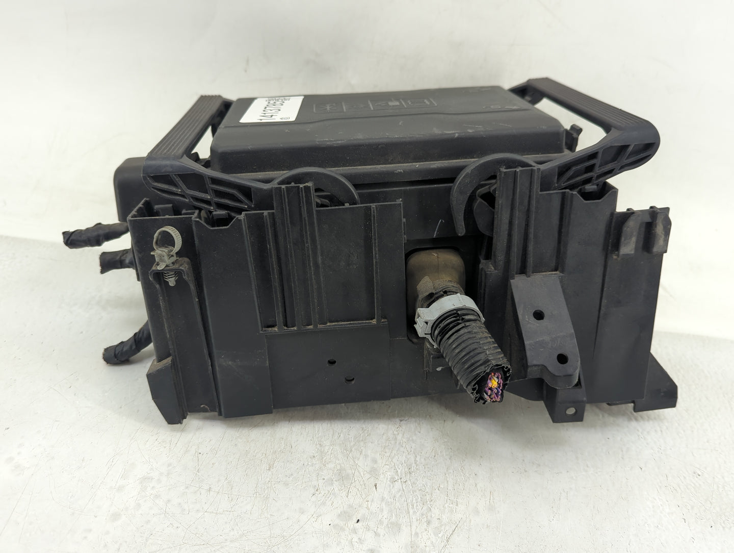 2017-2019 Chevrolet Silverado 1500 Fusebox Fuse Box Panel Relay Module P/N:84075777_02 Fits Fits 2017 2018 2019 OEM Used Aut