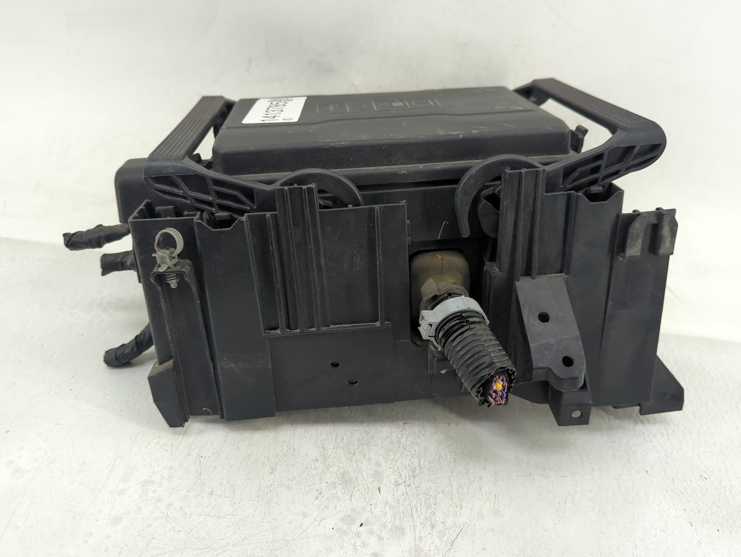2017-2019 Chevrolet Silverado 1500 Fusebox Fuse Box Panel Relay Module P/N:84075777_02 Fits Fits 2017 2018 2019 OEM Used Aut