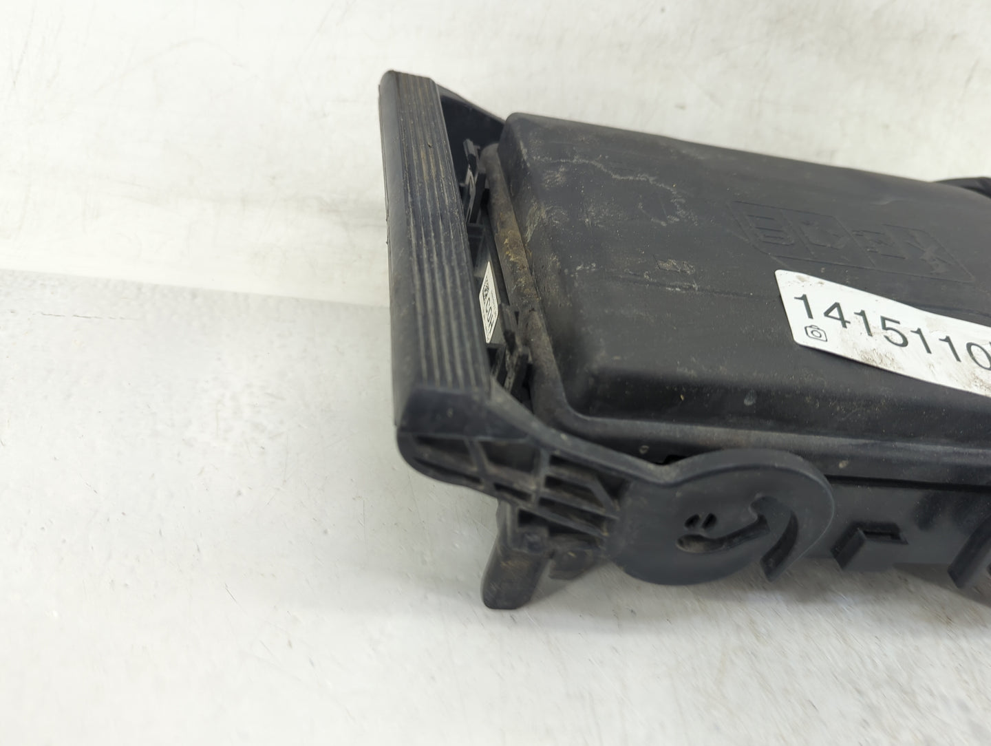 2017-2019 Chevrolet Silverado 1500 Fusebox Fuse Box Panel Relay Module P/N:84008527 Fits Fits 2017 2018 2019 OEM Used Auto P