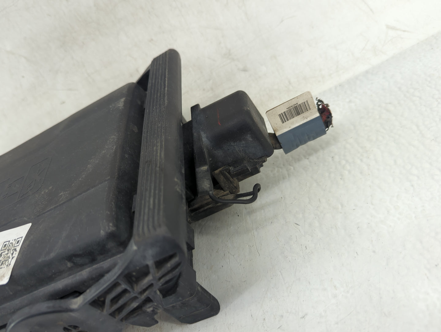 2017-2019 Chevrolet Silverado 1500 Fusebox Fuse Box Panel Relay Module P/N:84008527 Fits Fits 2017 2018 2019 OEM Used Auto P