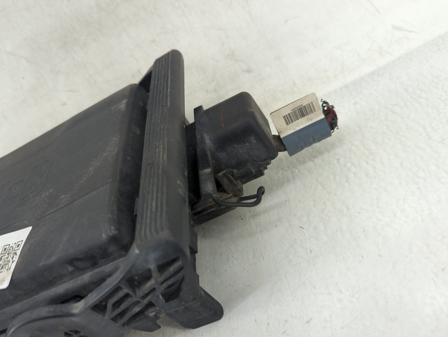 2017-2019 Chevrolet Silverado 1500 Fusebox Fuse Box Panel Relay Module P/N:84008527 Fits Fits 2017 2018 2019 OEM Used Auto P