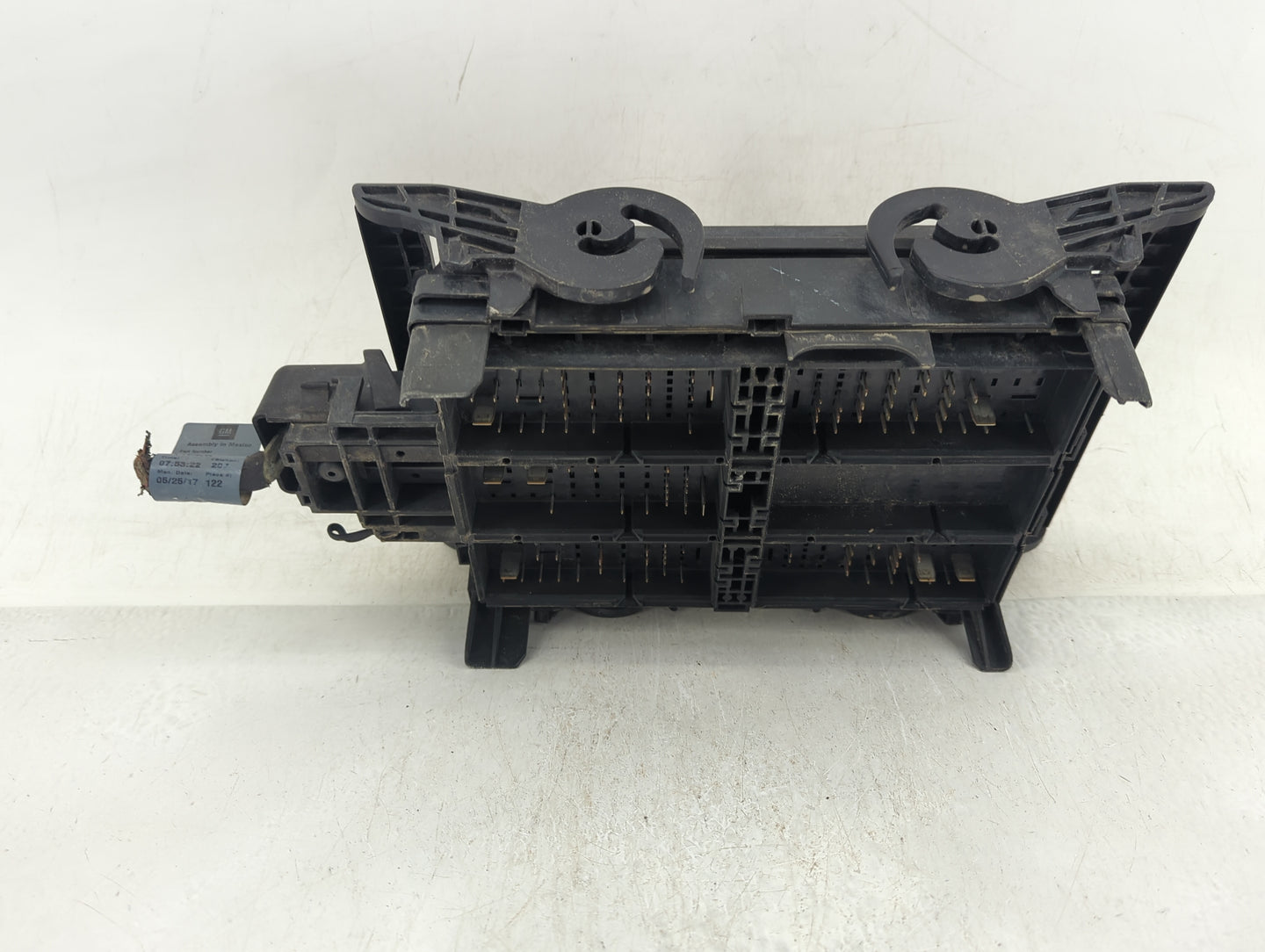 2017-2019 Chevrolet Silverado 1500 Fusebox Fuse Box Panel Relay Module P/N:84008527 Fits Fits 2017 2018 2019 OEM Used Auto P