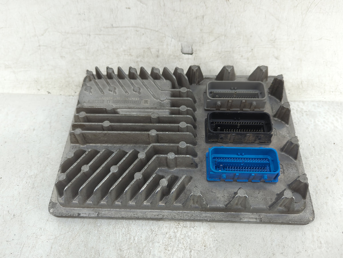 2016-2018 Chevrolet Silverado 1500 PCM Engine Control Computer ECU ECM PCU OEM P/N:12678939 Fits 2016 2017 2018 OEM Used Aut