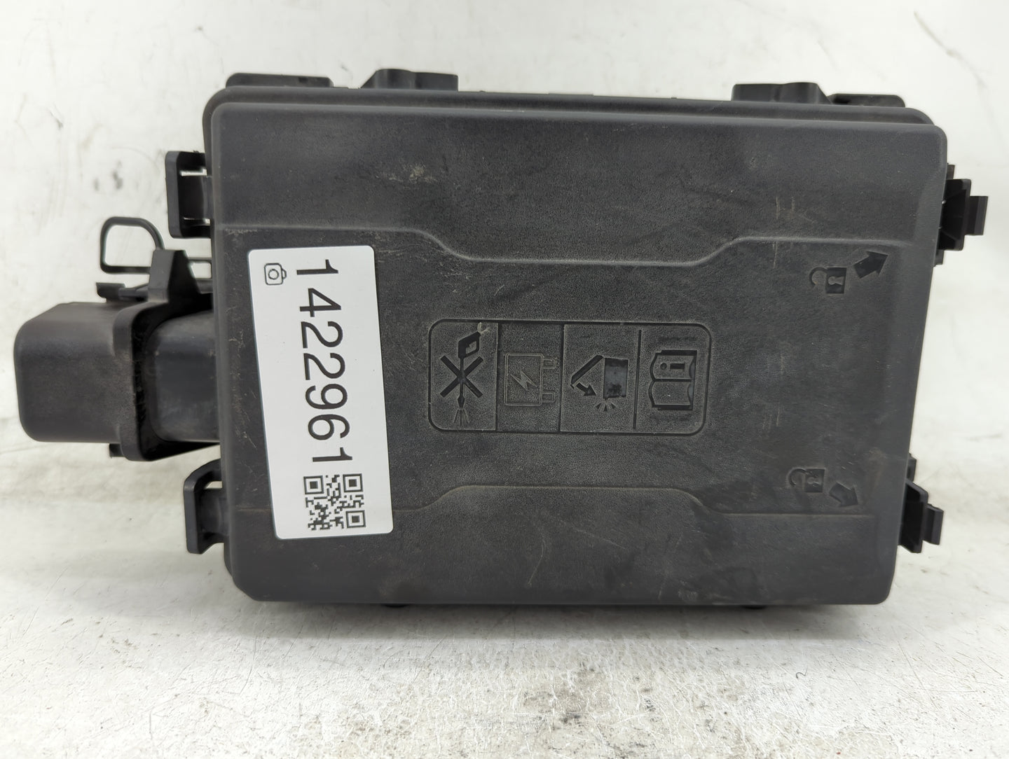 2017-2019 Chevrolet Silverado 1500 Fusebox Fuse Box Panel Relay Module P/N:84075777 Fits Fits 2017 2018 2019 OEM Used Auto P