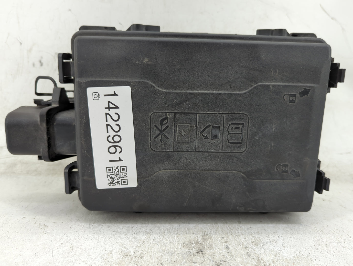 2017-2019 Chevrolet Silverado 1500 Fusebox Fuse Box Panel Relay Module P/N:84075777 Fits Fits 2017 2018 2019 OEM Used Auto P