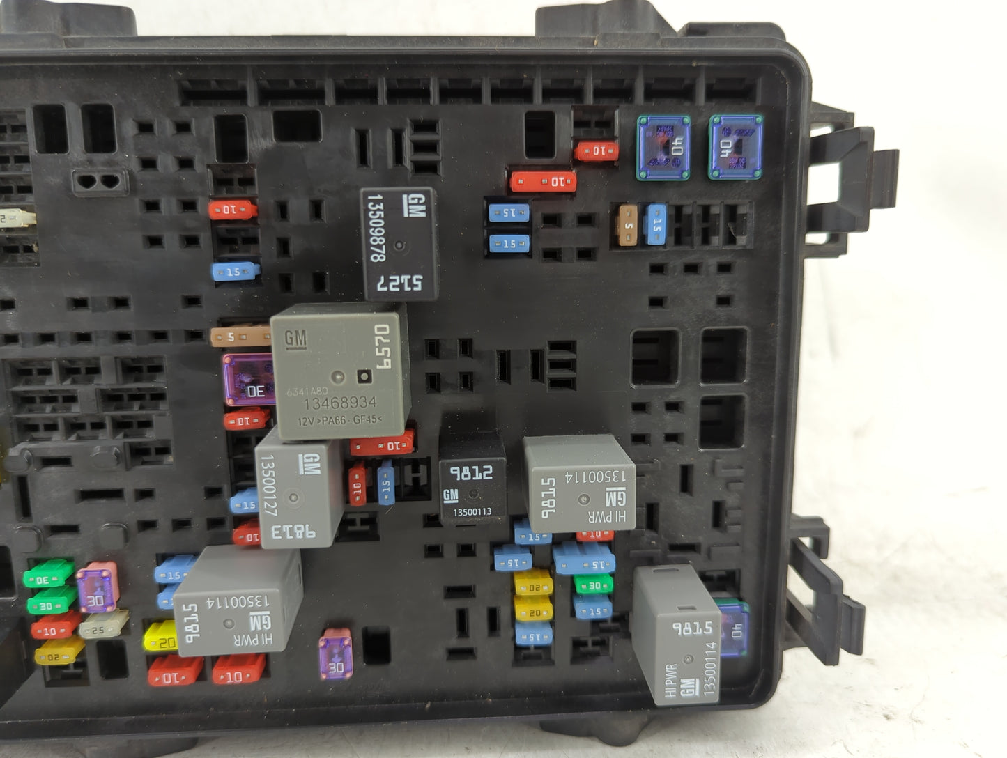2017-2019 Chevrolet Silverado 1500 Fusebox Fuse Box Panel Relay Module P/N:84075777 Fits Fits 2017 2018 2019 OEM Used Auto P