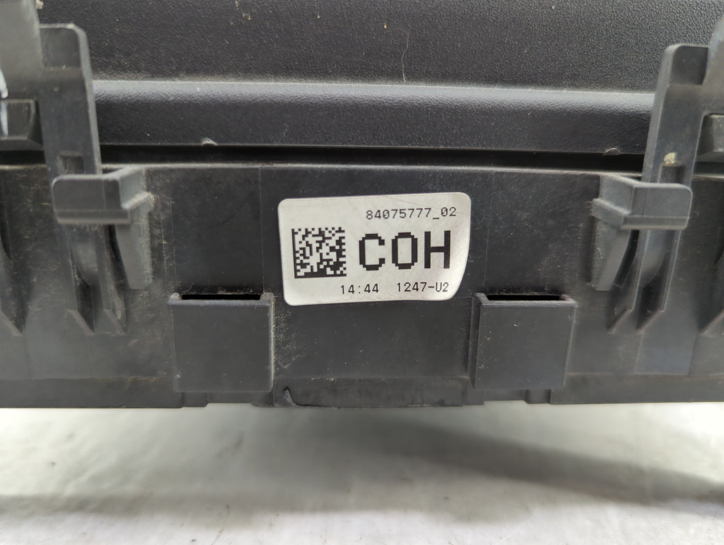 2017-2019 Chevrolet Silverado 1500 Fusebox Fuse Box Panel Relay Module P/N:84075777 Fits Fits 2017 2018 2019 OEM Used Auto P