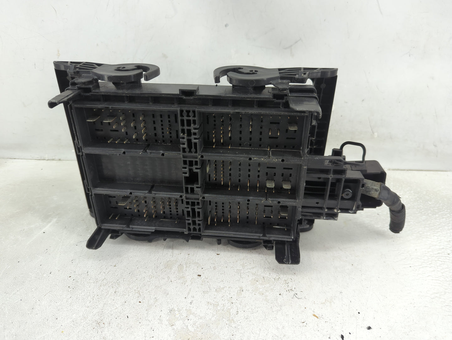 2016-2018 Chevrolet Silverado 1500 Fusebox Fuse Box Panel Relay Module Fits Fits 2016 2017 2018 OEM Used Auto Parts - Oemuse