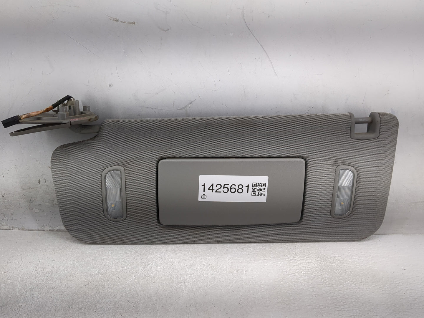 2014-2019 Chevrolet Silverado 1500 Sun Visor Shade Replacement Driver Left Mirror Fits Fits 2014 2015 2016 2017 2018 2019 OE