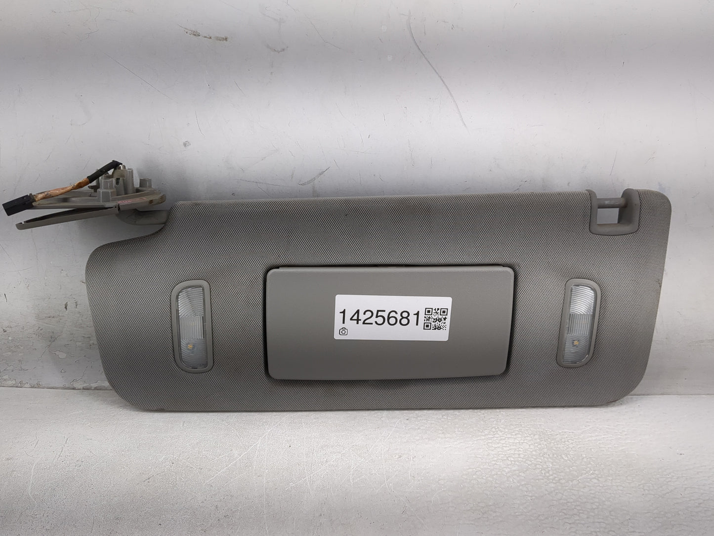 2014-2019 Chevrolet Silverado 1500 Sun Visor Shade Replacement Driver Left Mirror Fits Fits 2014 2015 2016 2017 2018 2019 OE