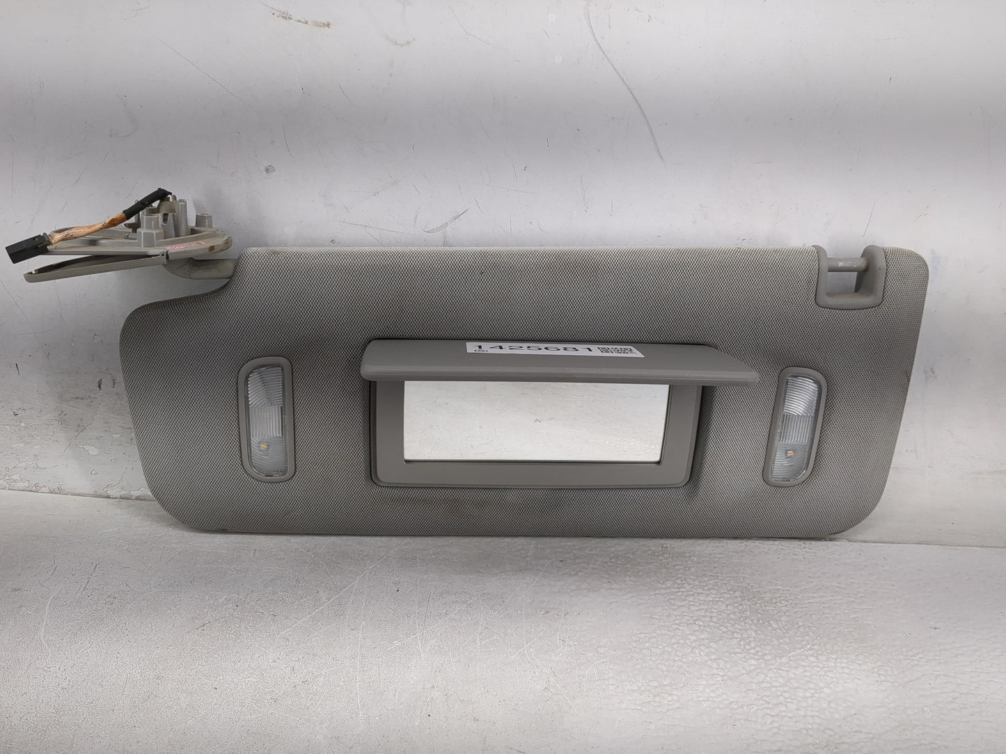 2014-2019 Chevrolet Silverado 1500 Sun Visor Shade Replacement Driver Left Mirror Fits Fits 2014 2015 2016 2017 2018 2019 OE