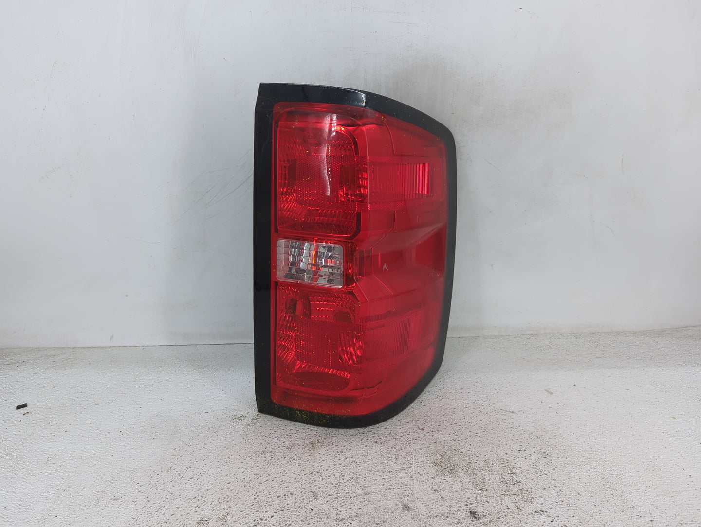 2016-2019 Chevrolet Silverado 1500 Tail Light Assembly Passenger Right OEM P/N:23295939 Fits Fits 2016 2017 2018 2019 OEM Us