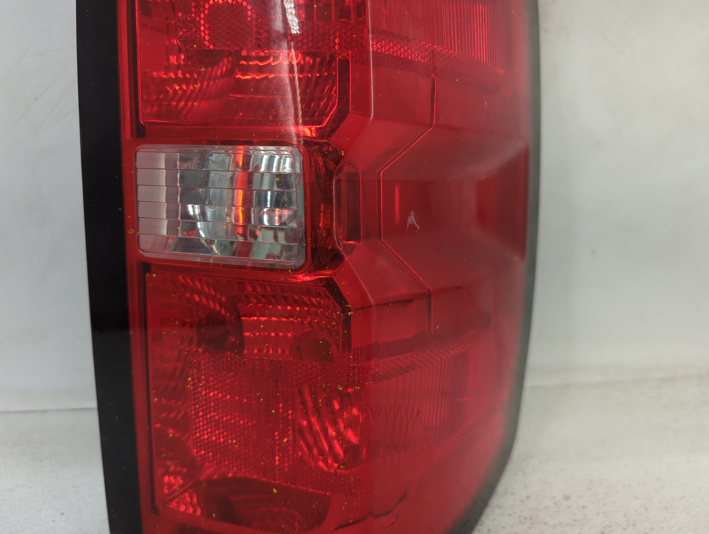2016-2019 Chevrolet Silverado 1500 Tail Light Assembly Passenger Right OEM P/N:23295939 Fits Fits 2016 2017 2018 2019 OEM Us