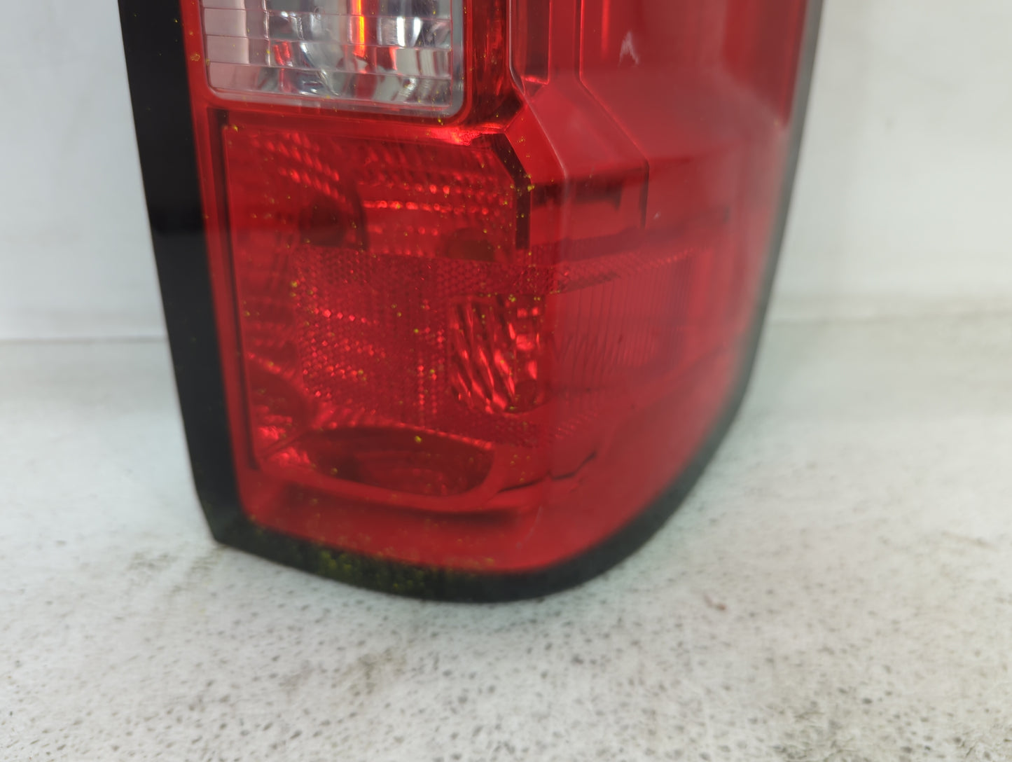 2016-2019 Chevrolet Silverado 1500 Tail Light Assembly Passenger Right OEM P/N:23295939 Fits Fits 2016 2017 2018 2019 OEM Us