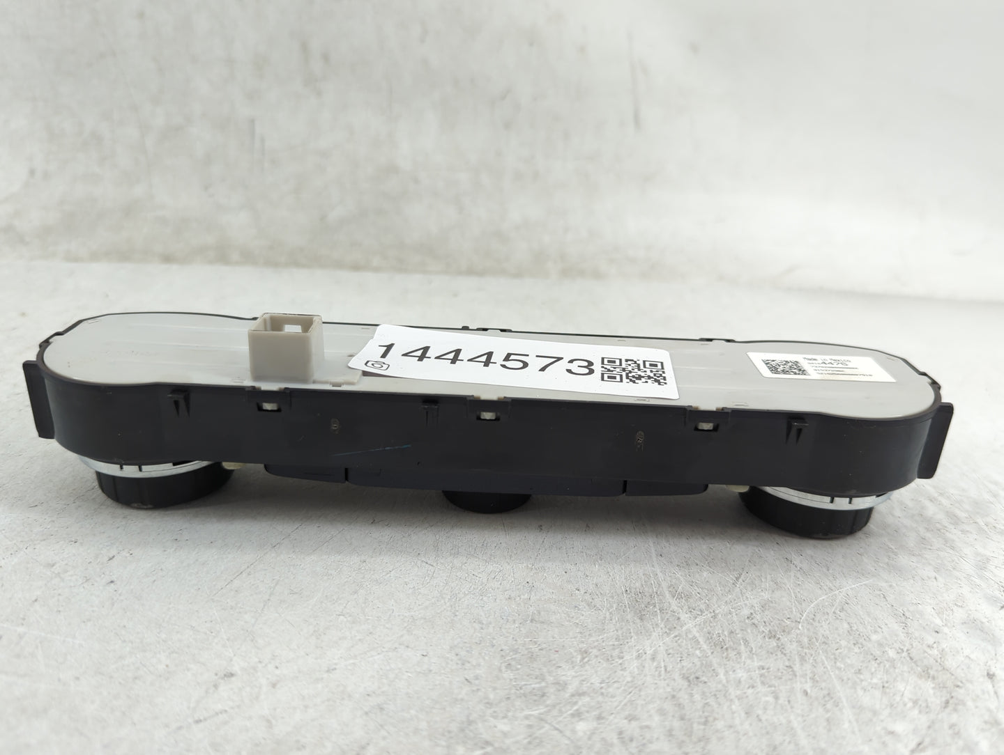 2014-2019 Chevrolet Silverado 1500 Climate Control Module Temperature AC/Heater Replacement P/N:84164476 7370200000000X Fits